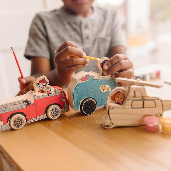 Melissa & Doug Juego de manualidades de vehículos de madera de Paw Patrol